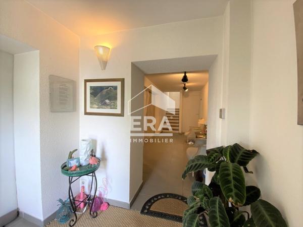 A louer très belle maison de ville non mitoyenne type 6 avec quatre garages & jardin clos