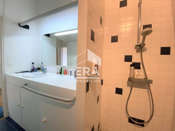 A louer très belle maison de ville non mitoyenne type 6 avec quatre garages & jardin clos