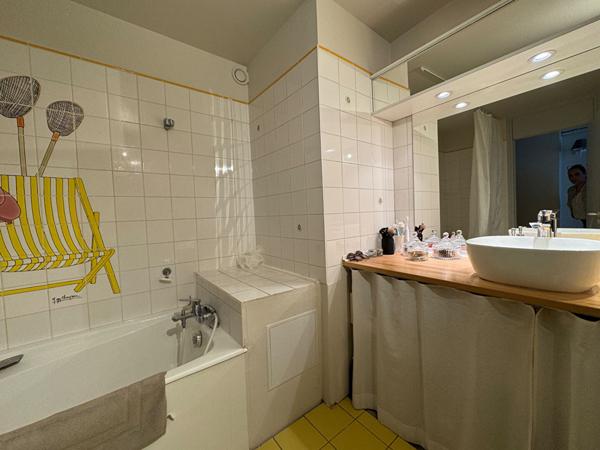 A louer très belle maison de ville non mitoyenne type 6 avec quatre garages & jardin clos