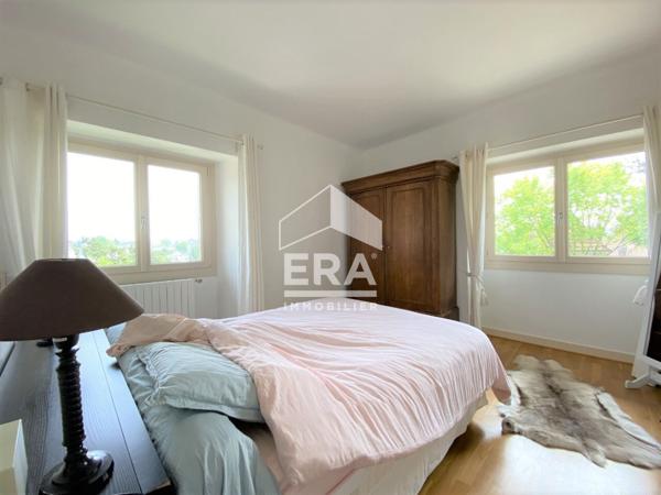 A louer très belle maison de ville non mitoyenne type 6 avec quatre garages & jardin clos