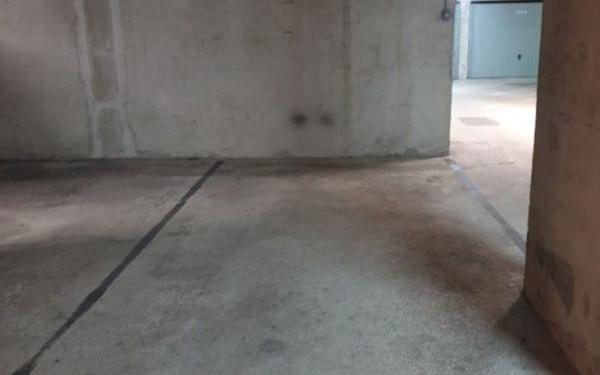Stationnement à louer    Melun