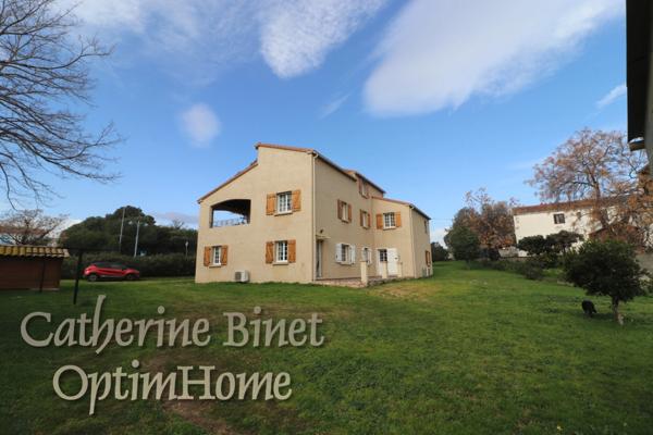 Propriété familiale spacieuse avec dépendances