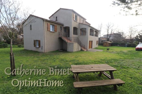 Propriété familiale spacieuse avec dépendances