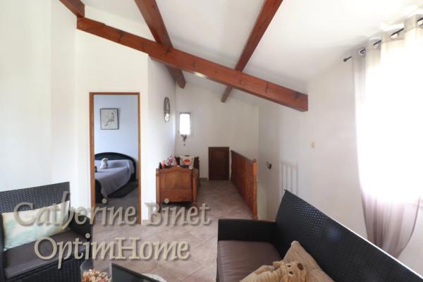 Propriété familiale spacieuse avec dépendances