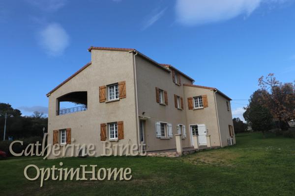 Propriété familiale spacieuse avec dépendances