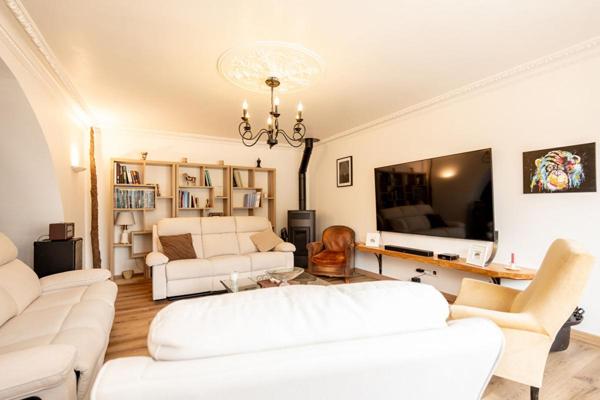 LIEUX UNIQUES ® - PROPRIÉTÉS PRIVÉES  PROPOSE CORPS DE FERME DE 129 M² + POTENTIEL RENOVATION 55 M² - TERRAIN 3300 M²