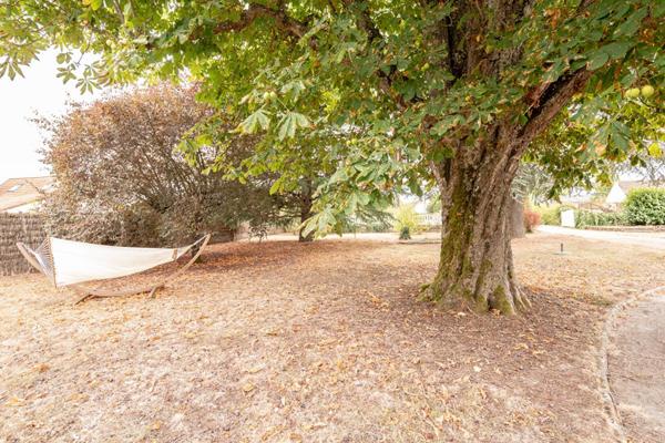 LIEUX UNIQUES ® - PROPRIÉTÉS PRIVÉES  PROPOSE CORPS DE FERME DE 129 M² + POTENTIEL RENOVATION 55 M² - TERRAIN 3300 M²