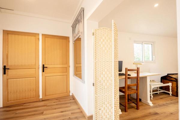 LIEUX UNIQUES ® - PROPRIÉTÉS PRIVÉES  PROPOSE CORPS DE FERME DE 129 M² + POTENTIEL RENOVATION 55 M² - TERRAIN 3300 M²