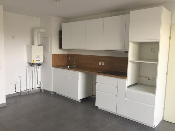 Gardanne ?  T2 42 m²  Résidence sécurisée avec terrasse avec jardin , parking privatif et box fermé