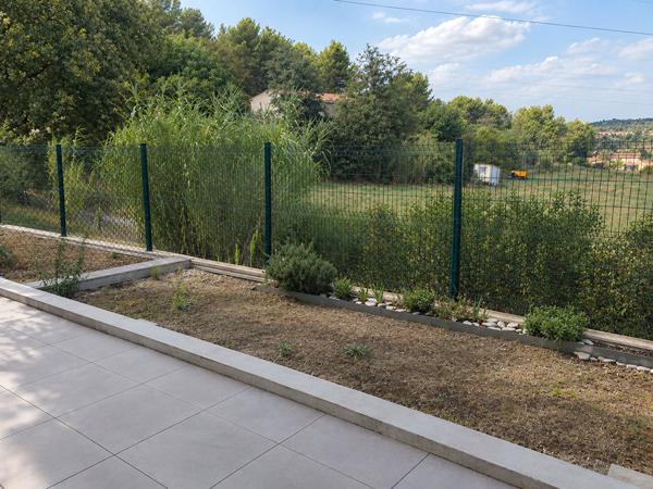 Gardanne ?  T2 42 m²  Résidence sécurisée avec terrasse avec jardin , parking privatif et box fermé