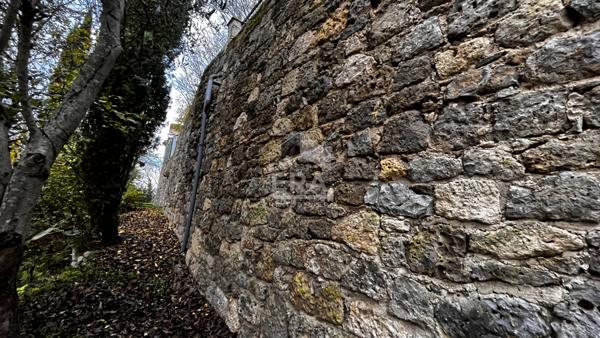 PROPRIETE D'EXCEPTION EN CENTRE D'UN BOURG PITTORESQUE