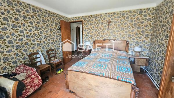 Maison de campagne avec 4 chambres, 1645 m² de terrain et sa grange de 80 m².