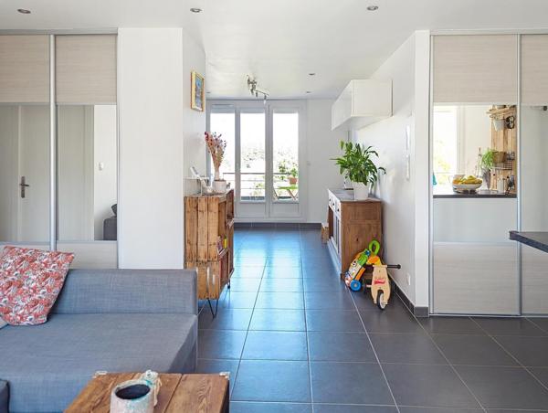 Appartement 3 pièces traversant avec balcons, cave et vue dégagée