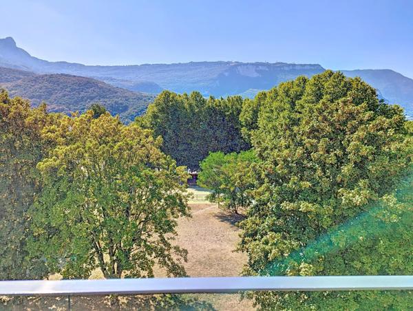 Appartement 3 pièces traversant avec balcons, cave et vue dégagée