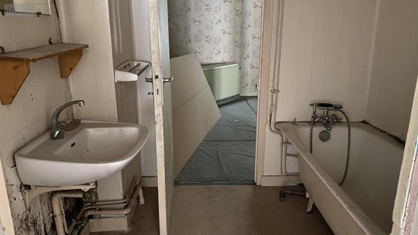 Immeuble à vendre à Nantua dans l'Ain (01130), ref : 01048-237