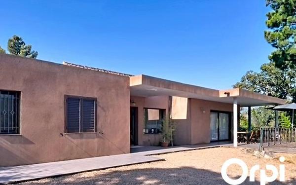 Maison à vendre    3 pièces •  Zonza