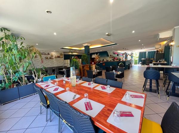 À vendre Fonds de commerce restaurant SAINT-JEAN-DE-VEDAS – de 500 m² avec terrain clôturé de 3000 m² avec possibilité de rachat des murs