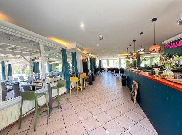 À vendre Fonds de commerce restaurant SAINT-JEAN-DE-VEDAS – de 500 m² avec terrain clôturé de 3000 m² avec possibilité de rachat des murs