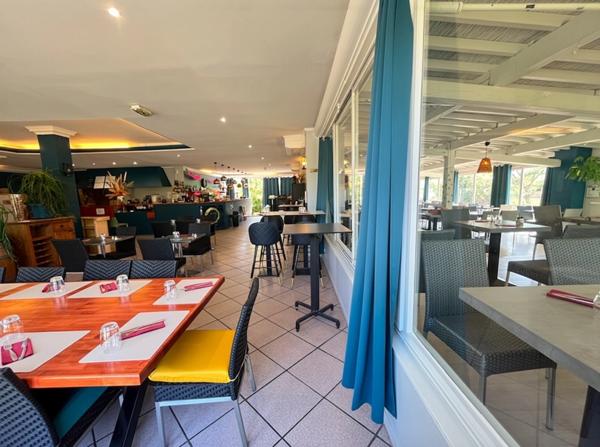 À vendre Fonds de commerce restaurant SAINT-JEAN-DE-VEDAS – de 500 m² avec terrain clôturé de 3000 m² avec possibilité de rachat des murs