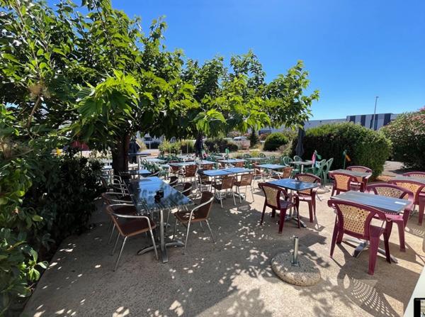 À vendre Fonds de commerce restaurant SAINT-JEAN-DE-VEDAS – de 500 m² avec terrain clôturé de 3000 m² avec possibilité de rachat des murs