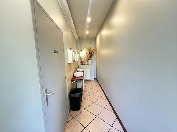 À vendre Fonds de commerce restaurant SAINT-JEAN-DE-VEDAS – de 500 m² avec terrain clôturé de 3000 m² avec possibilité de rachat des murs