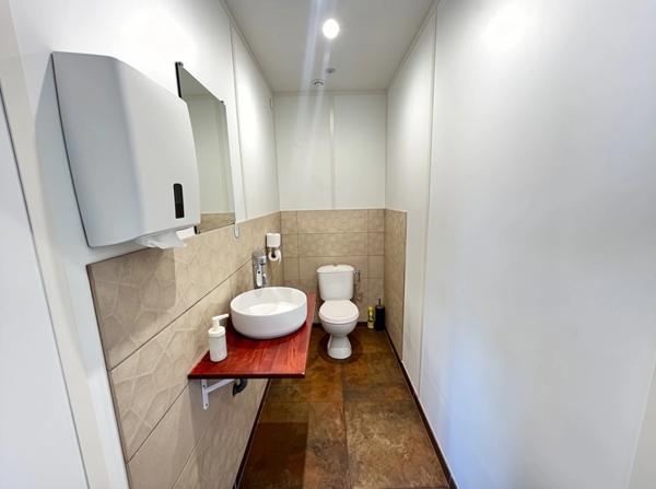 À vendre Fonds de commerce restaurant SAINT-JEAN-DE-VEDAS – de 500 m² avec terrain clôturé de 3000 m² avec possibilité de rachat des murs