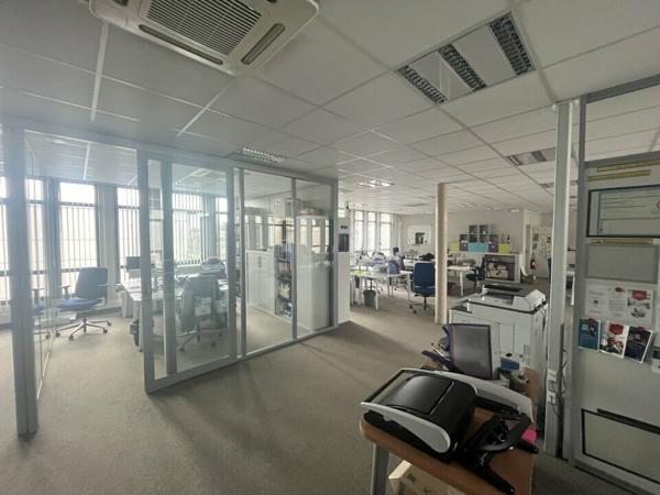 BUREAUX À LOUER POITIERS GARE - IMMEUBLE RECENT CLIMATISÉ - 317m²