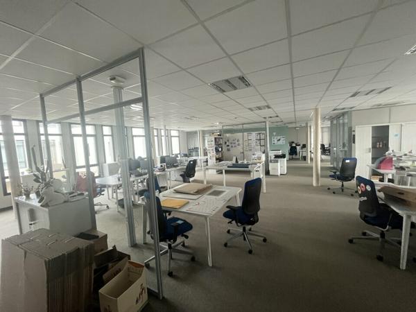 BUREAUX À LOUER POITIERS GARE - IMMEUBLE RECENT CLIMATISÉ - 317m²