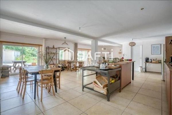 Maison en pierre 17ème siècle 250 M² terrain boisé 8000 M²