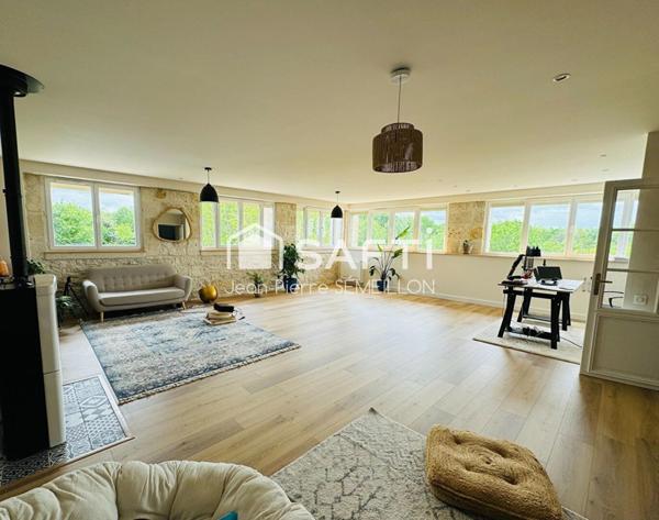 Maison en pierre 17ème siècle 250 M² terrain boisé 8000 M²