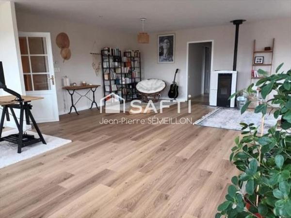 Maison en pierre 17ème siècle 250 M² terrain boisé 8000 M²