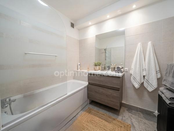 VILLEURBANNE – à vendre T4, 3 chambres, traversant rénové de 90 m² avec balcon, cave