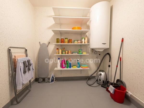 VILLEURBANNE – à vendre T4, 3 chambres, traversant rénové de 90 m² avec balcon, cave