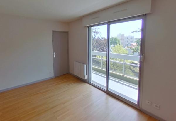 VILLEURBANNE – à vendre T4, 3 chambres, traversant rénové de 90 m² avec balcon, cave