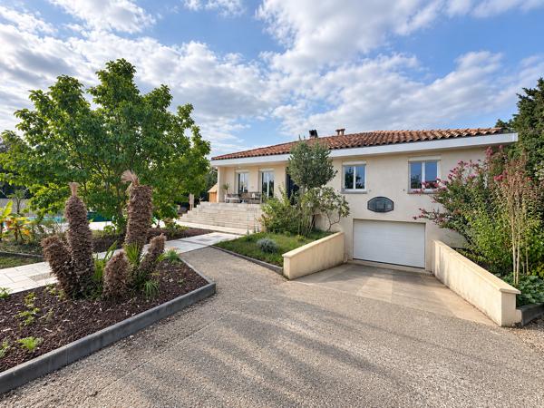 Maison familiale avec piscine et garage