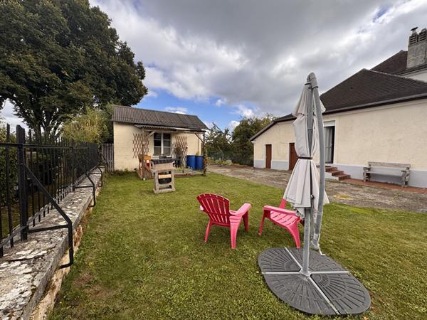 Maison 5 pièces, Salon, Cuisine, Salle à manger, 3 chambres, Salle de bains, Grenier, Garage, Cave, Jardin