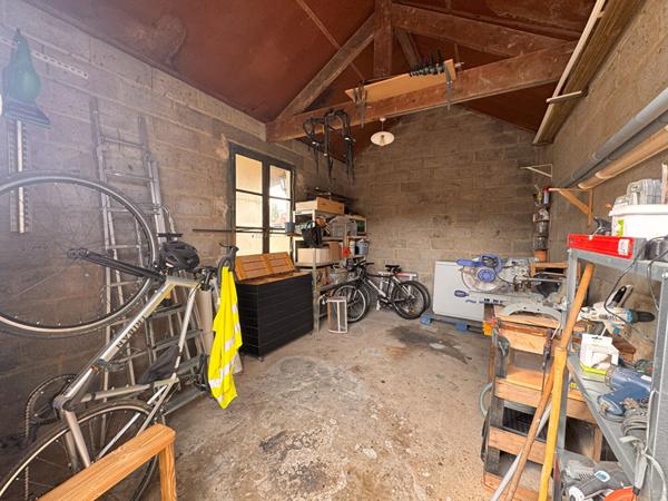 Maison 5 pièces, Salon, Cuisine, Salle à manger, 3 chambres, Salle de bains, Grenier, Garage, Cave, Jardin