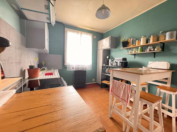 Maison 5 pièces, Salon, Cuisine, Salle à manger, 3 chambres, Salle de bains, Grenier, Garage, Cave, Jardin