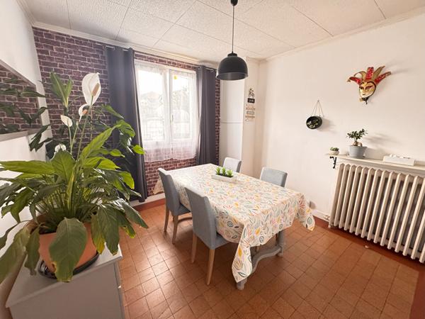 Maison 5 pièces, Salon, Cuisine, Salle à manger, 3 chambres, Salle de bains, Grenier, Garage, Cave, Jardin