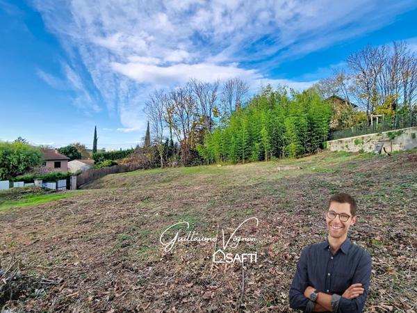 Terrain viabilisé, constructible et divisible