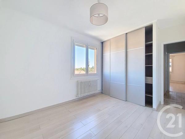 Appartement F3 à vendre  3 pièces - 90,96 m 2   VILLENEUVE LES AVIGNON  - 30