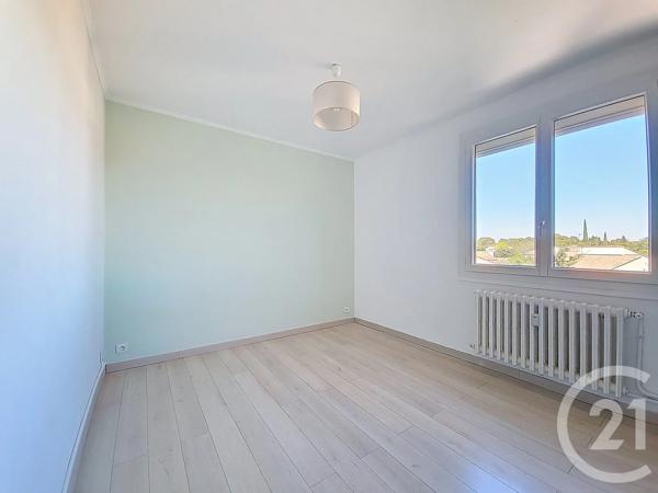 Appartement F3 à vendre  3 pièces - 90,96 m 2   VILLENEUVE LES AVIGNON  - 30