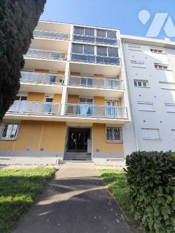 Appartement T3 avec loggia et balcon au 2eme étage, cave et emplacement parking privatif