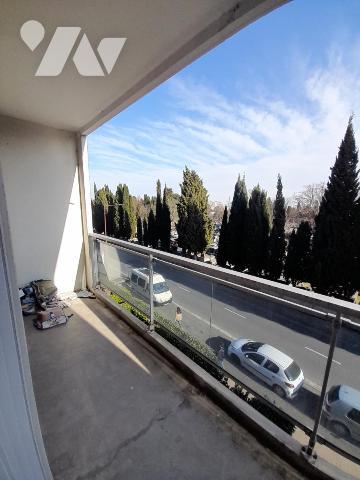 Appartement T3 avec loggia et balcon au 2eme étage, cave et emplacement parking privatif
