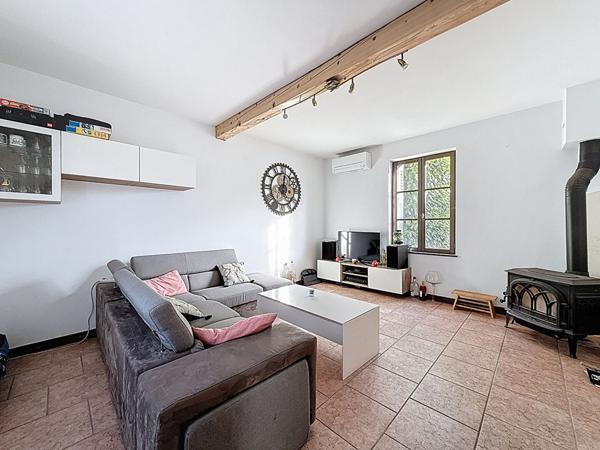 Charmante maison de140m² à proximités des commerces et écoles avec dépendance sur un terrain de 1100m²