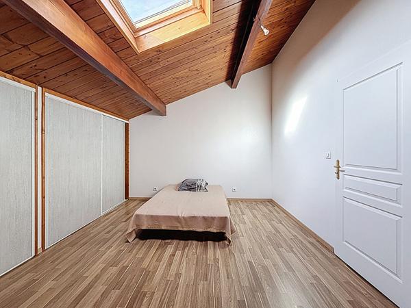 Charmante maison de140m² à proximités des commerces et écoles avec dépendance sur un terrain de 1100m²