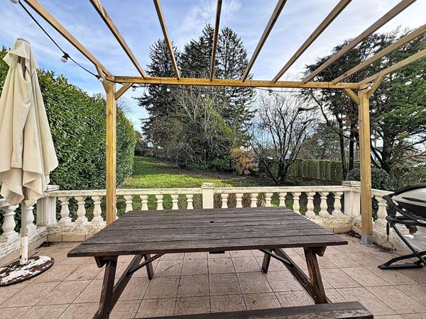 Charmante maison de140m² à proximités des commerces et écoles avec dépendance sur un terrain de 1100m²