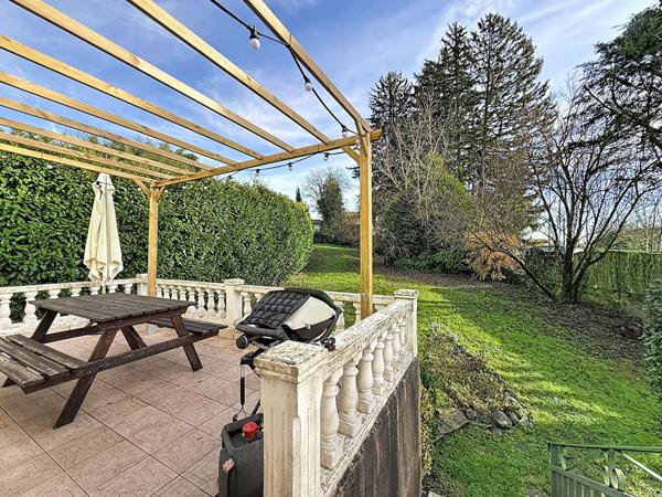 Charmante maison de140m² à proximités des commerces et écoles avec dépendance sur un terrain de 1100m²