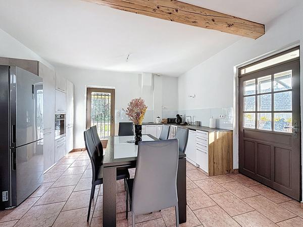 Charmante maison de140m² à proximités des commerces et écoles avec dépendance sur un terrain de 1100m²