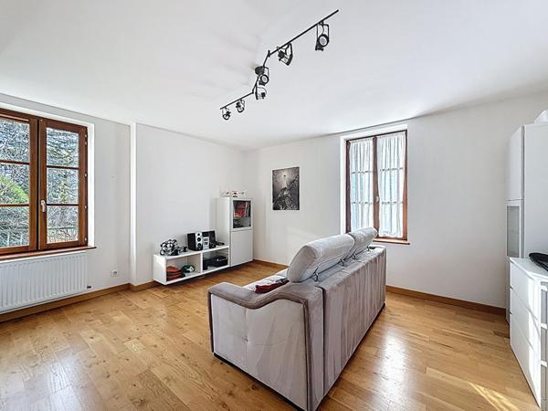 Charmante maison de140m² à proximités des commerces et écoles avec dépendance sur un terrain de 1100m²